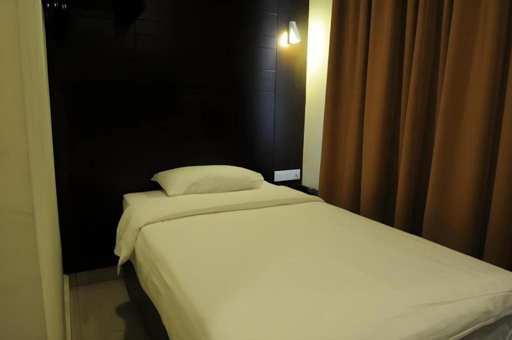 คาเธ่ โฮเต็ล Hotel โกตาคินาบาลู ภายนอก รูปภาพ